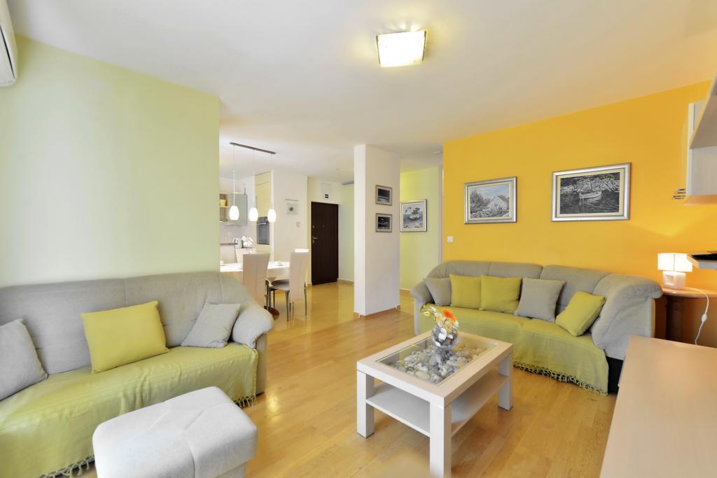 Cozy Beach Apartment Split Exterior photo